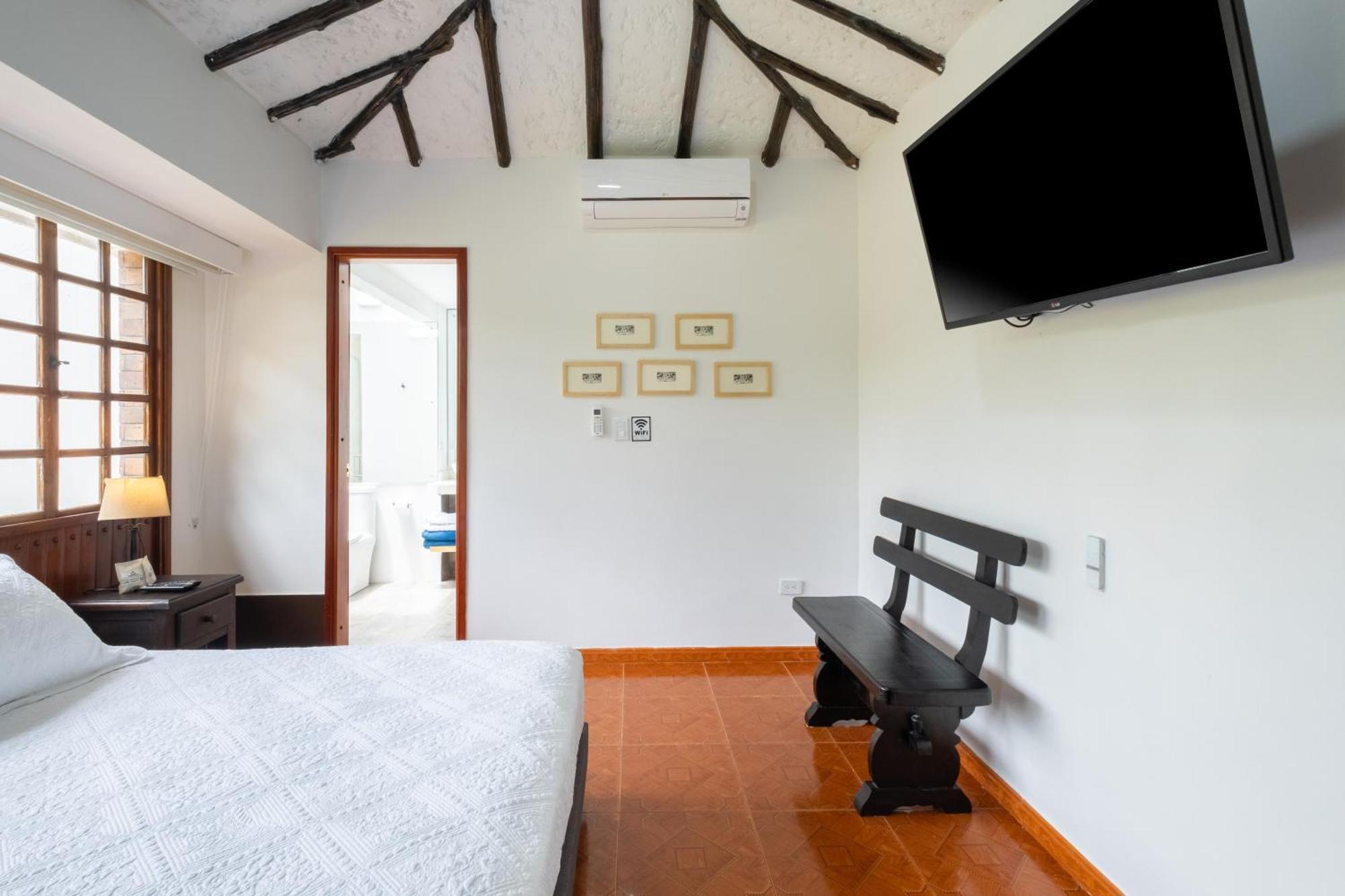 El Edén Hotel Chalet El Castillo By Majuva מראה חיצוני תמונה