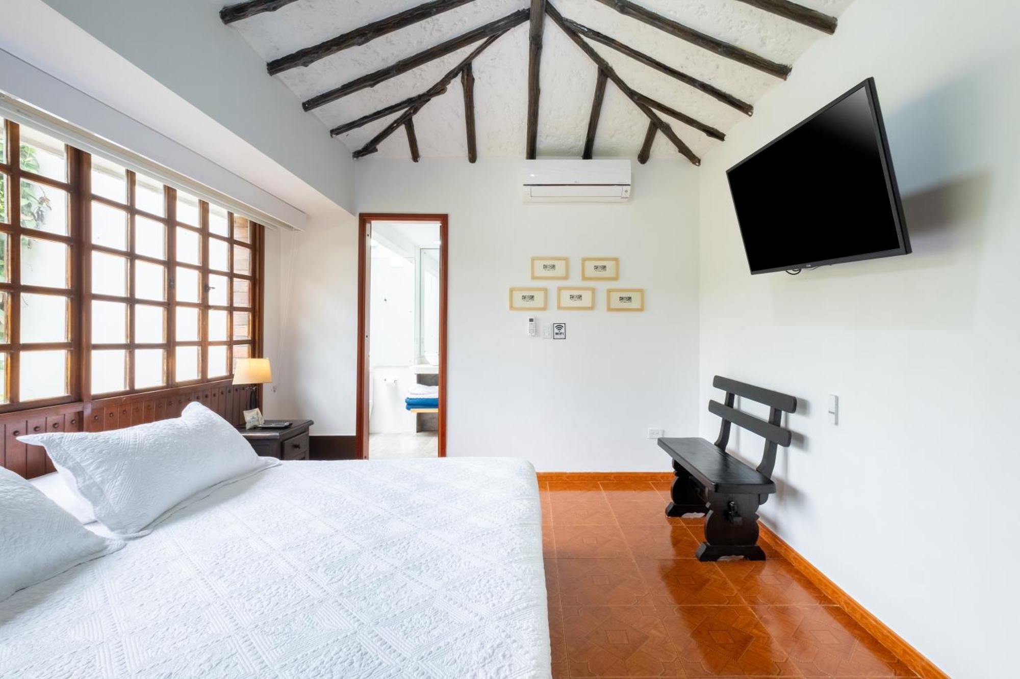 El Edén Hotel Chalet El Castillo By Majuva מראה חיצוני תמונה