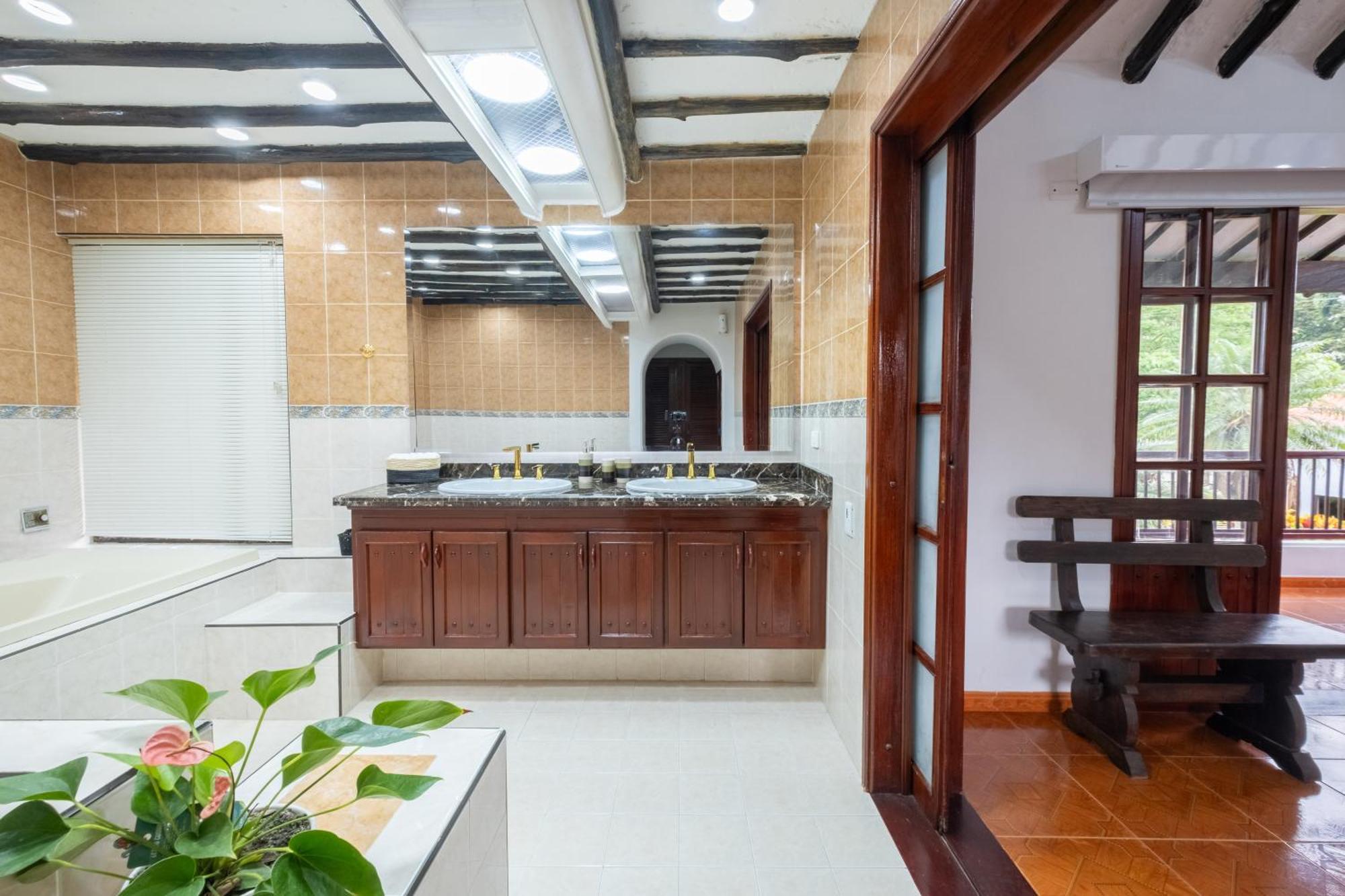 El Edén Hotel Chalet El Castillo By Majuva מראה חיצוני תמונה